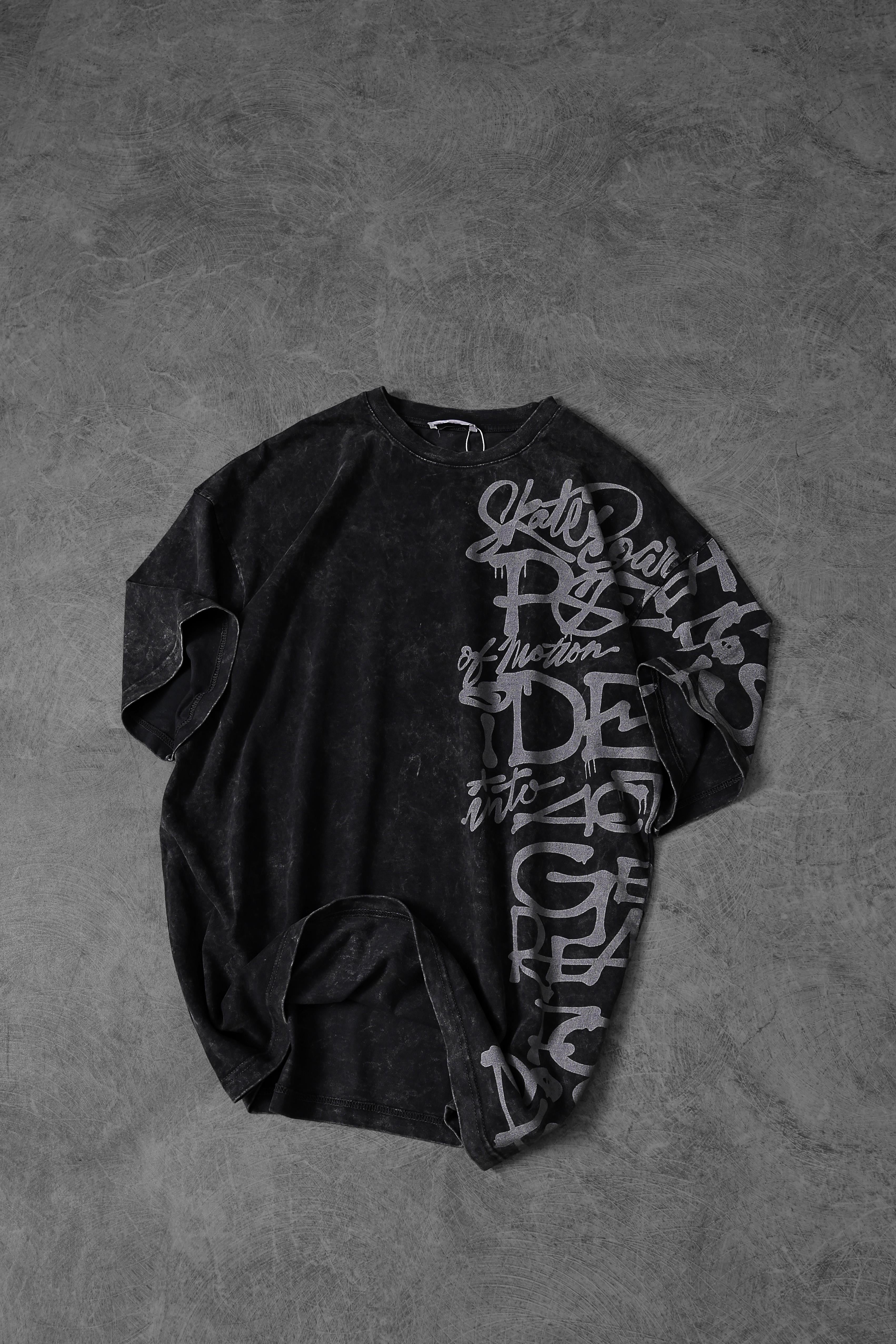 Men's Anthracite Graffiti Side Print Special Washed Fabric Oversize T-shirt